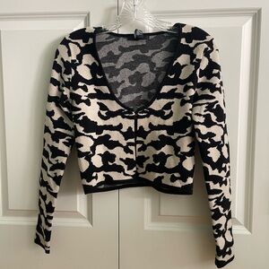 Forever 21 Black and Cream Patterned Sweater